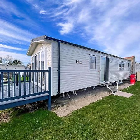 Beautiful 8 Berth Caravan With Decking At Naze Marine Park, Essex Ref 17184P Walton-on-the-Naze Exterior foto