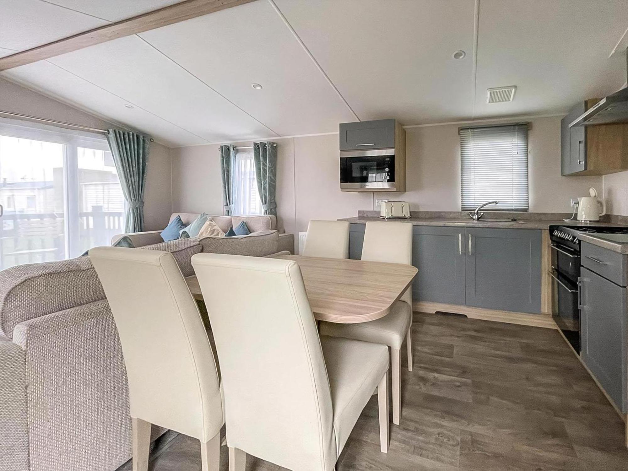 Beautiful 8 Berth Caravan With Decking At Naze Marine Park, Essex Ref 17184P Walton-on-the-Naze Exterior foto